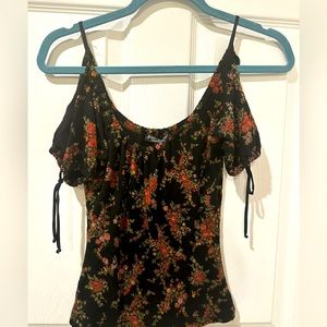 Betsey Johnson cold shoulder top size Petite